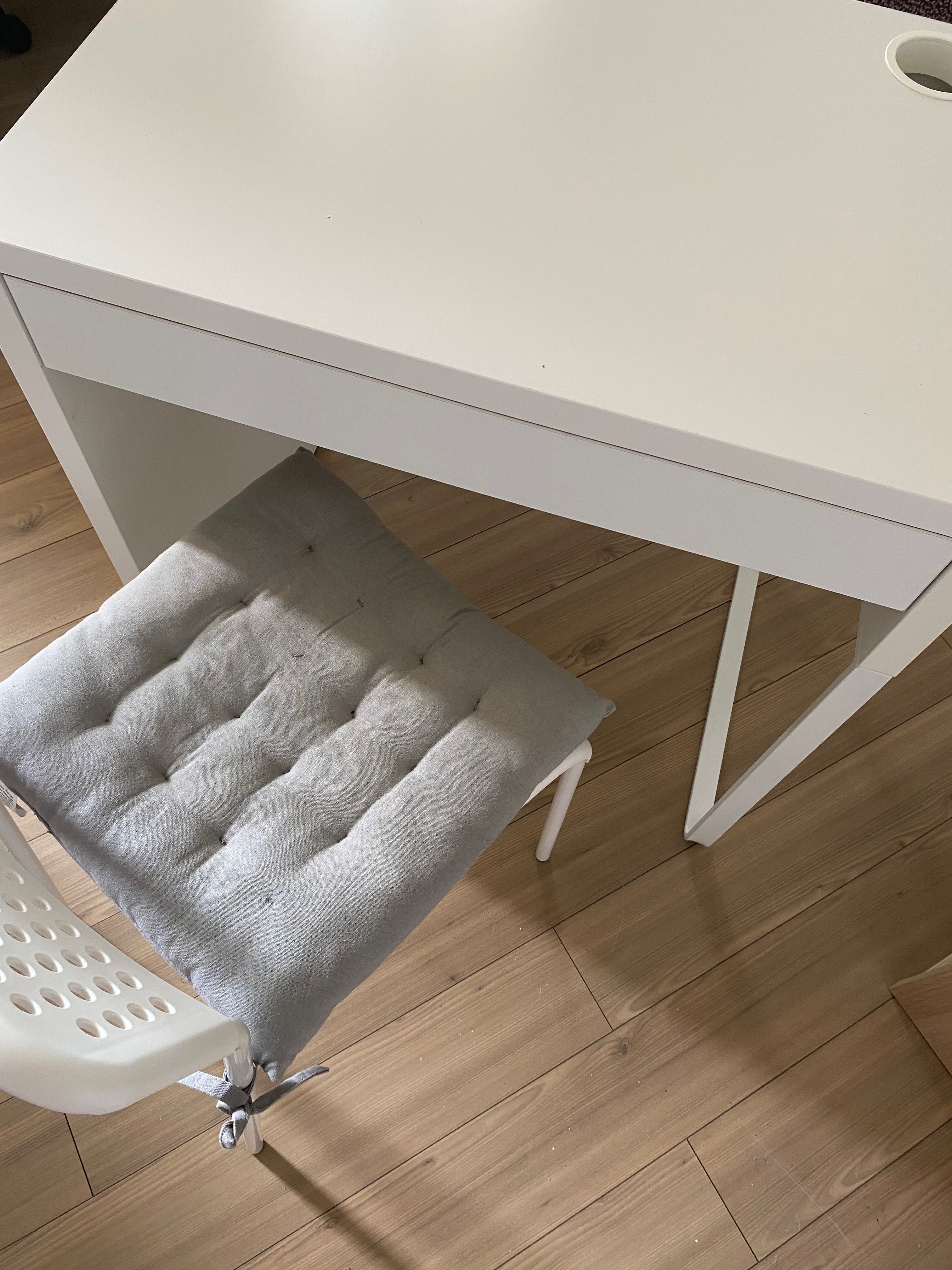 Biurko ikea plus krzesło