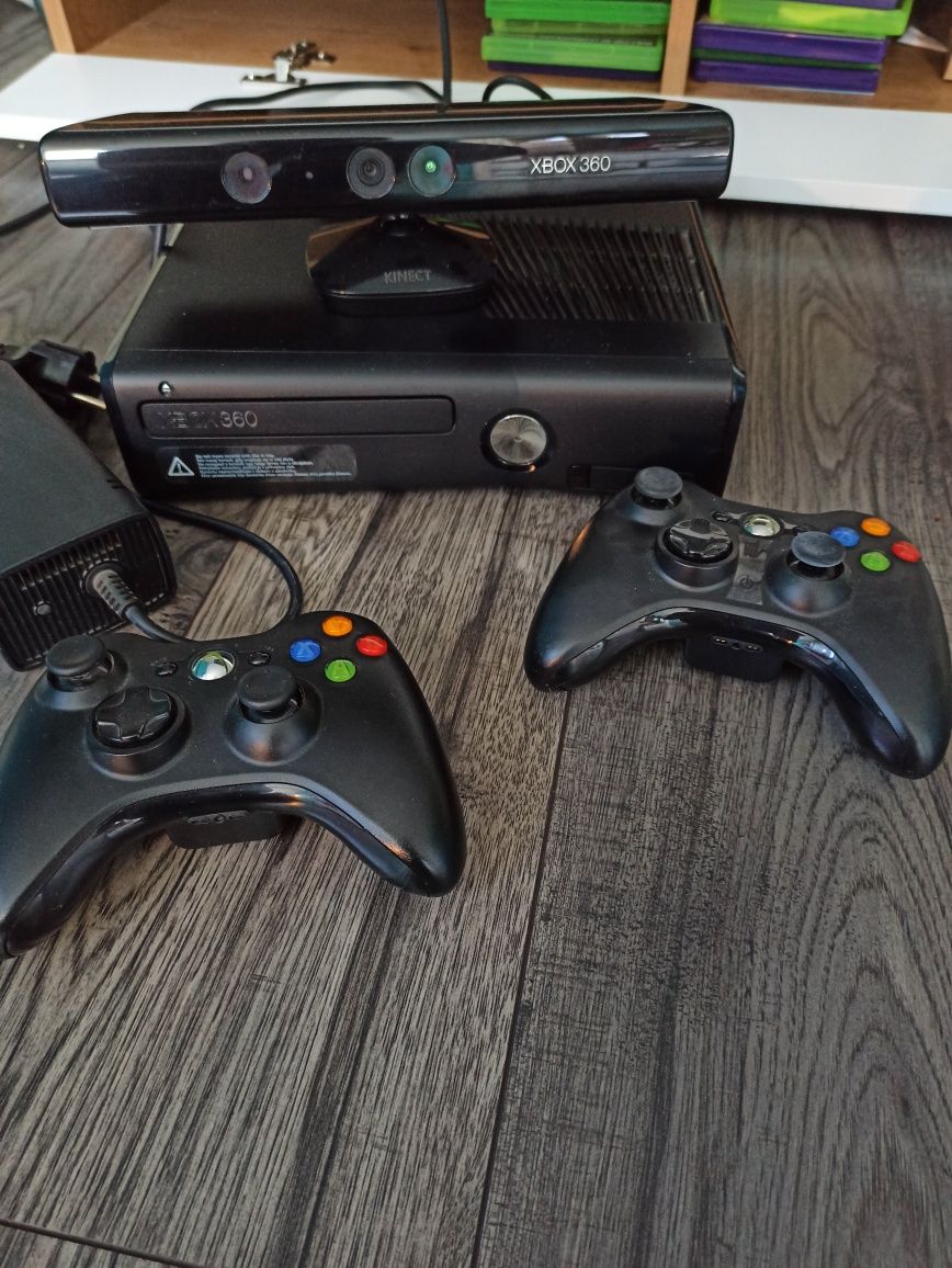 Konsola Xbox 360 + 2 pady i 7 płyt