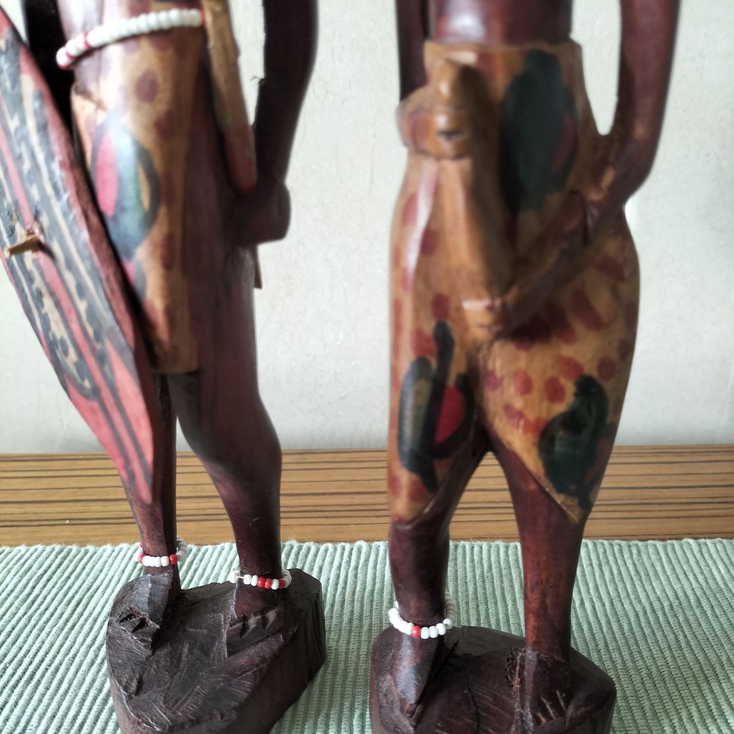 Estatuetas madeira indígenas par altura 24 cm