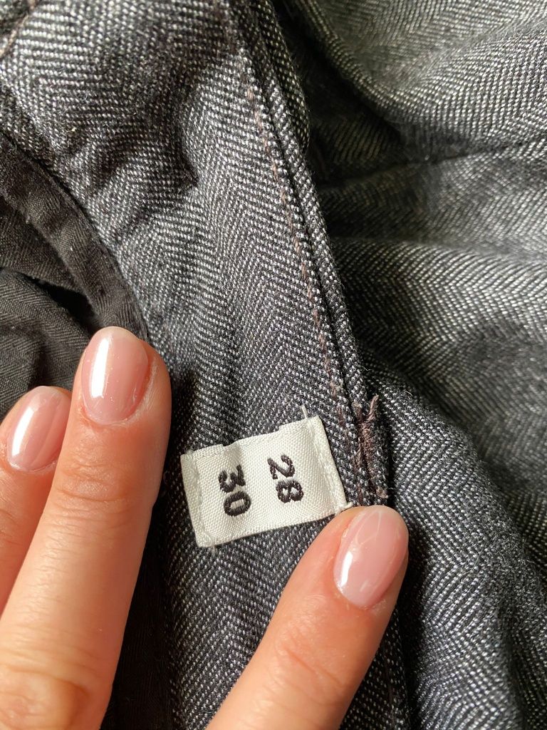 Eleganckie spodnie młodzieżowe r.28