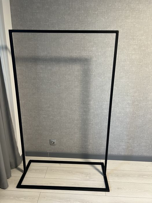 Стійка для одягу / вішалка