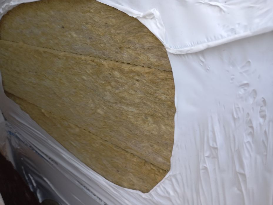 Sprzedam wełnę mineralną 10cm