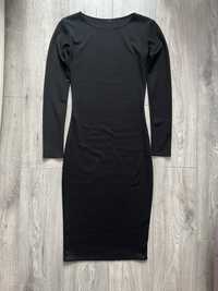 Чорна силуетна сукня