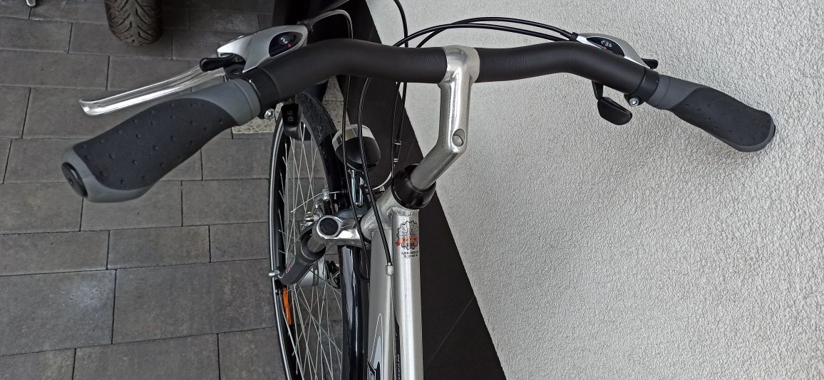 Rower Pegasus 28", Avanti, aluminium Shimano, prądnica, Continental