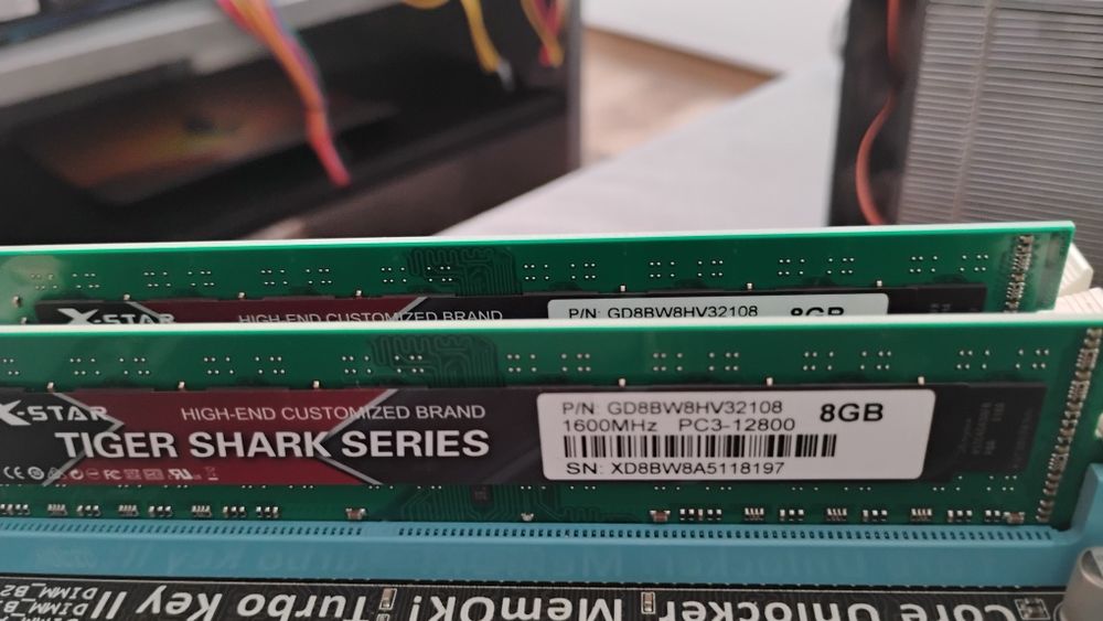 Płyta główna z procesorem 4x2.9 GHz i 16 GB RAM DDR 3 i chlodzeniem