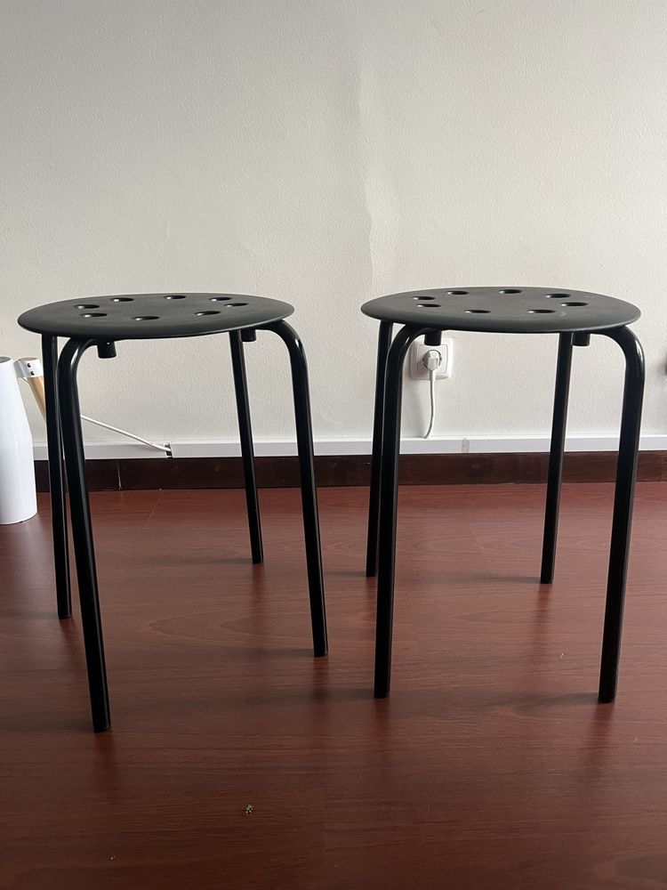 Bancos ikea pretos