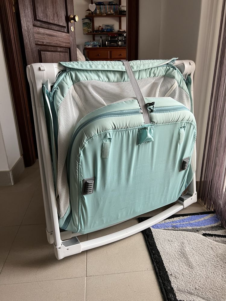 Cama de viagem Chicco com 2 niveis de altura