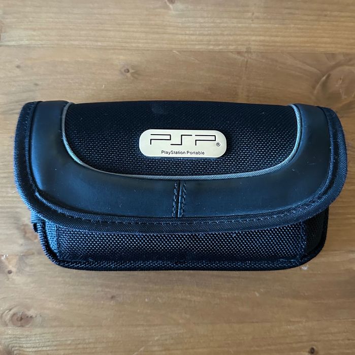 PlayStation Portable (PSP-2004) + jogos/filmes + acessórios