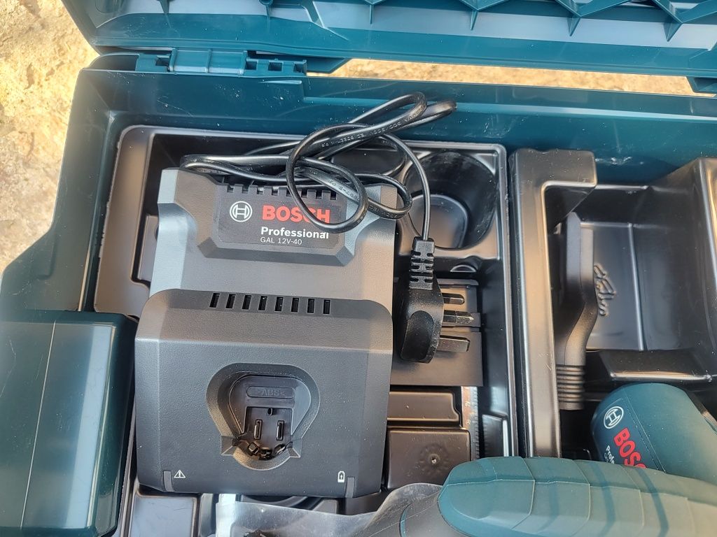 Pikarka  Bosch GKS 12V-26, 2x2.0Ah L-BOXX