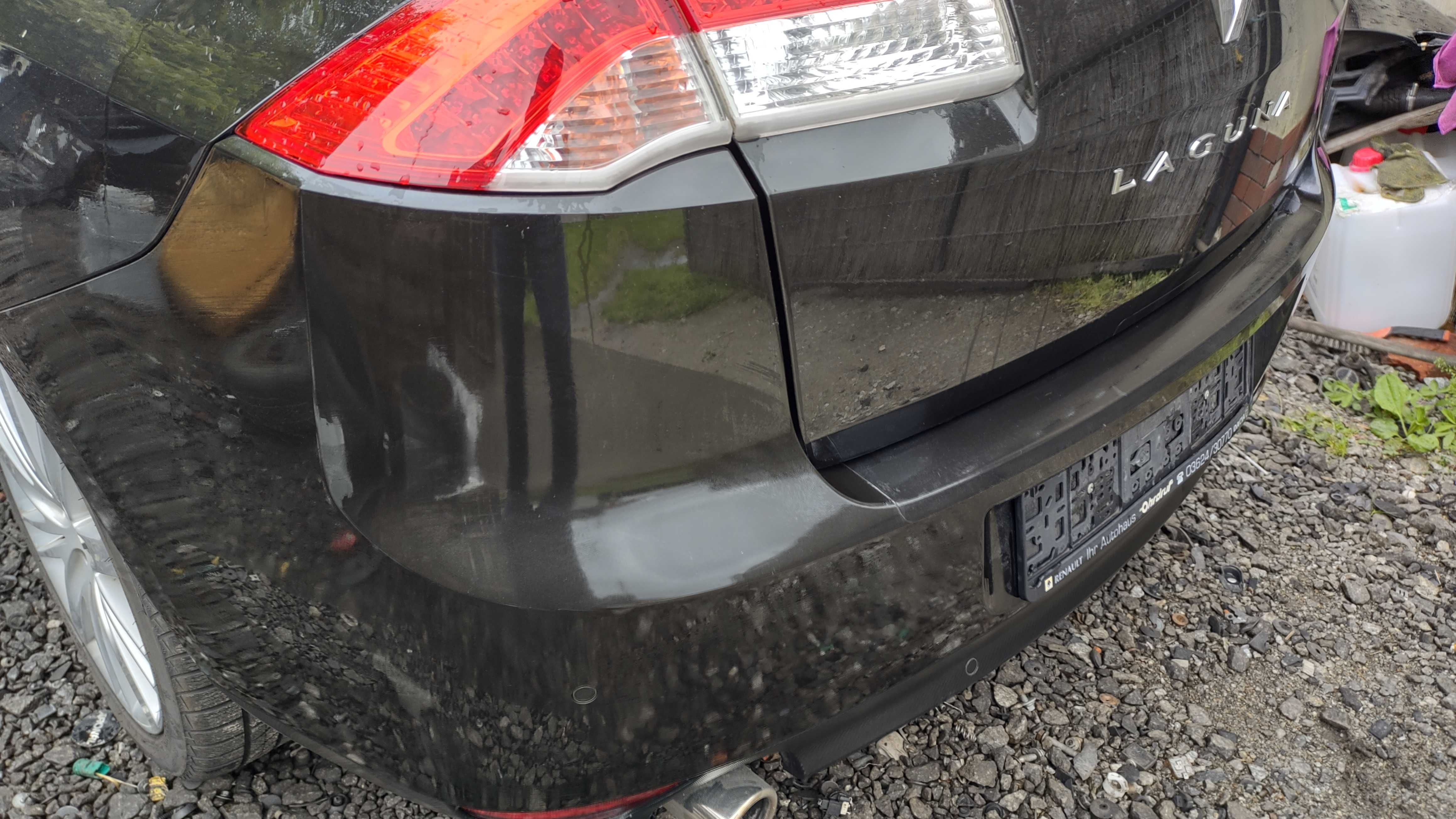 Renault Laguna 3. 2010 Rok Tył Samochodu Czarny NV 676