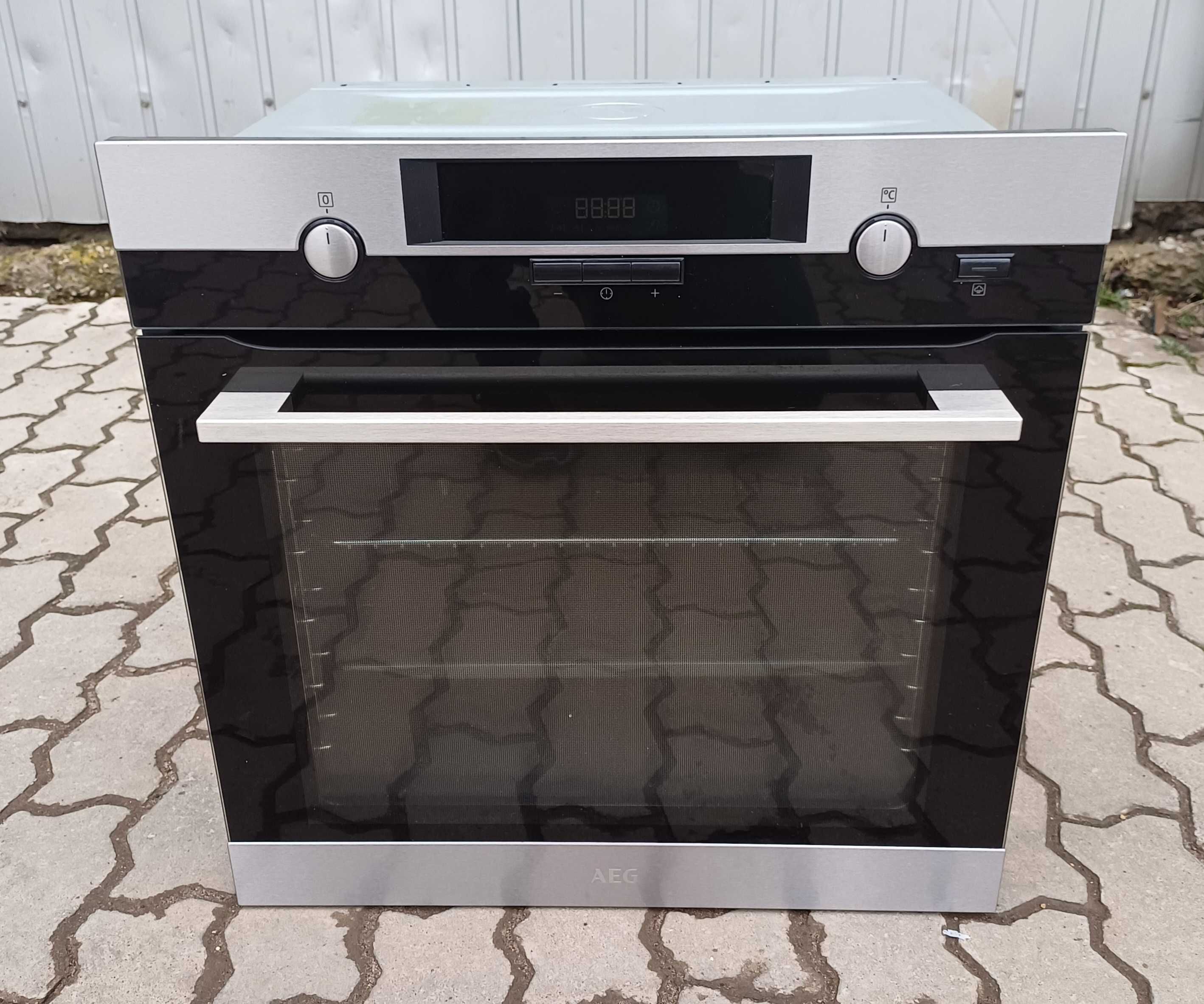 AEG 6000 SteamBake Вбудована Духова шафа духовка BER455120M 71 л пар
