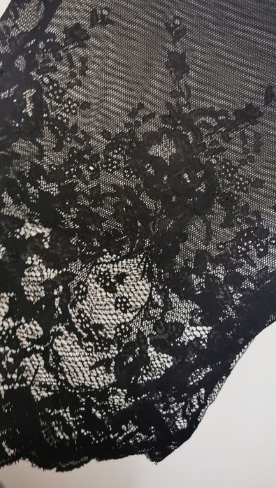 Koronkowa czarna bluzka na krótki rękaw