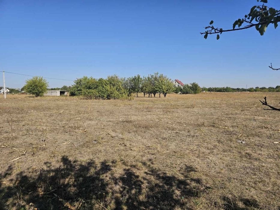 Продажа участка 61 сотка,под строительство,правильной формы,есть дом,