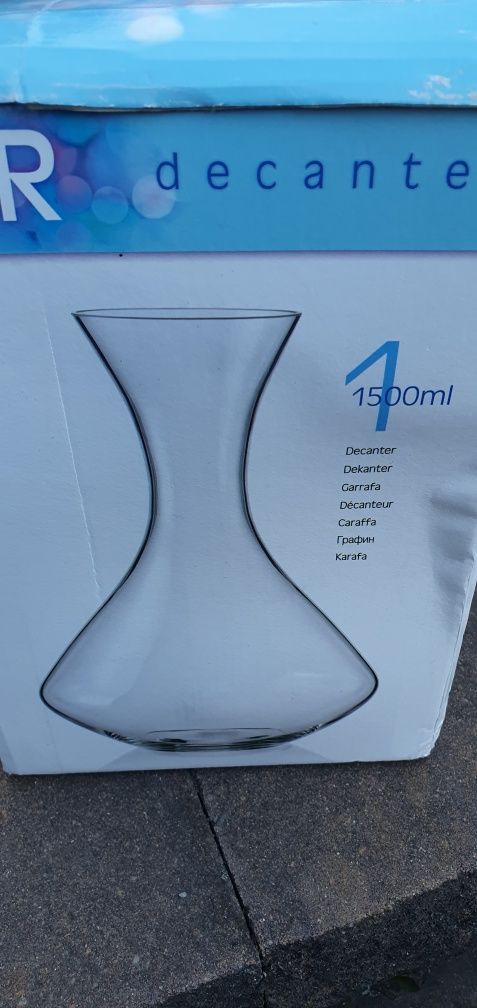 Piękna karafka do wina Bohemia 1.5 l
