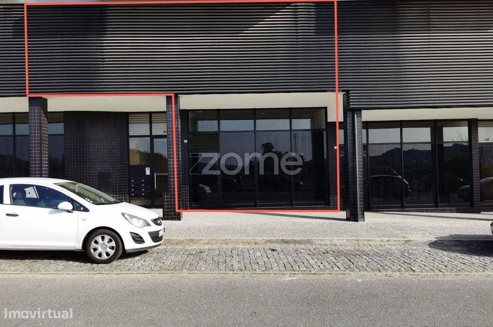 Loja com mezanino para Comércio e Serviços no Centro de Felgueiras