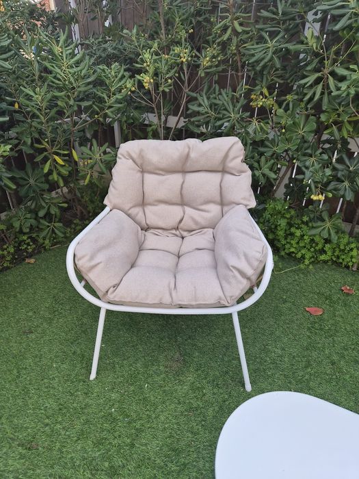 Conjunto de jardim em bom estado