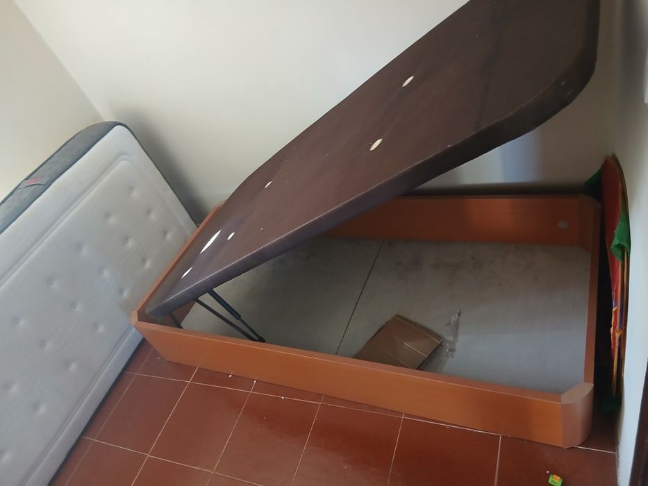 Sommier com colchão