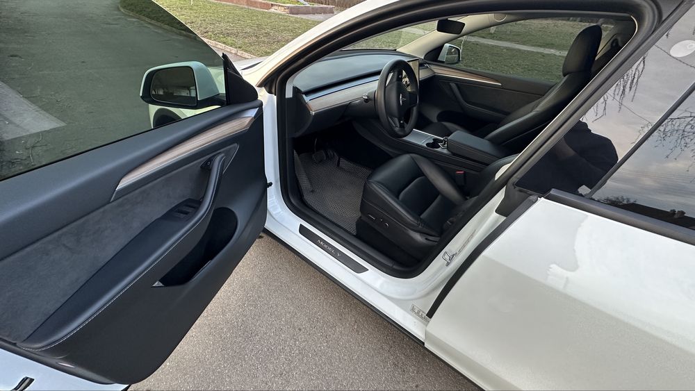 Tesla Model Y Long Range Dual Motor