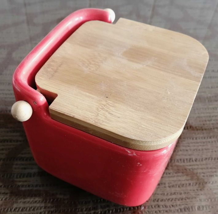 pimenteiro e saleiro em ceramica