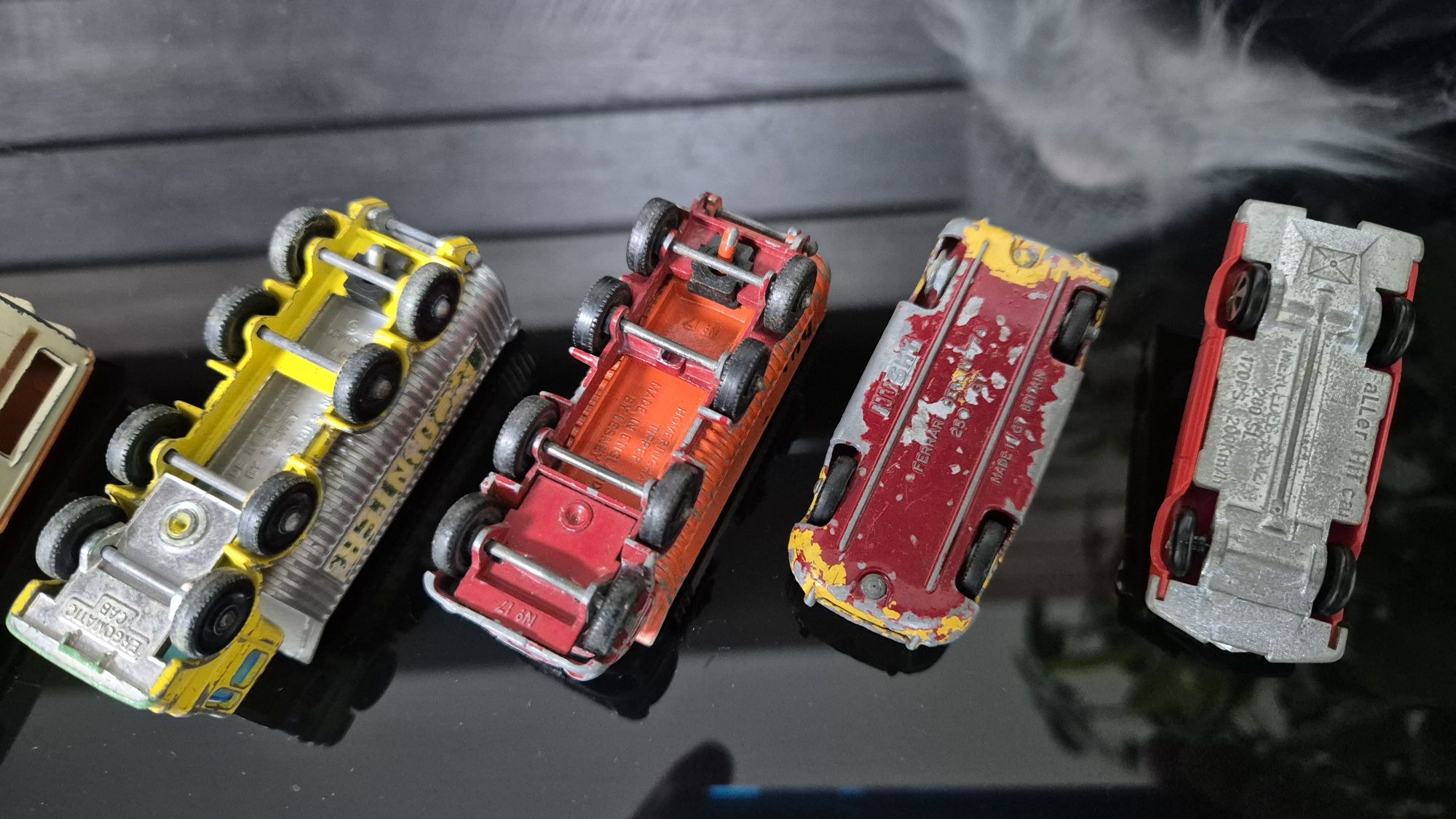 Stare resoraki matchbox.
