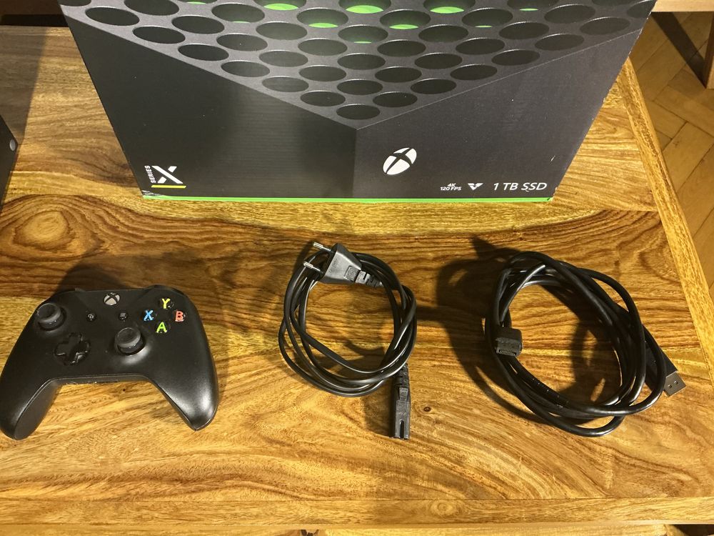 Xbox X Series 1TB z napędem + Pad