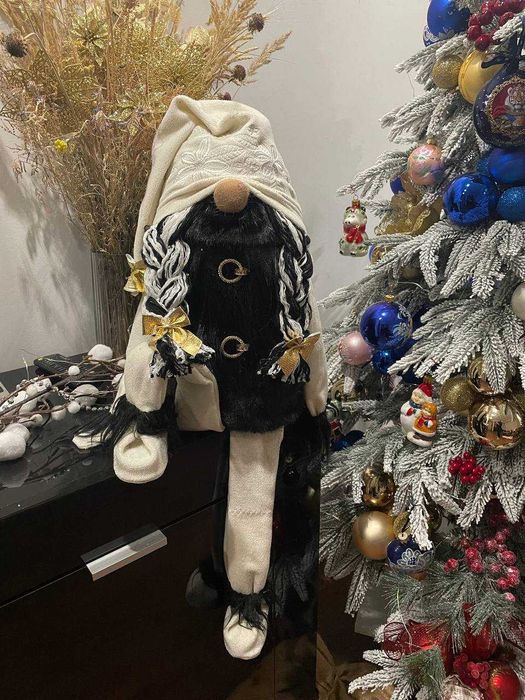 Гном дівчинка в шубі