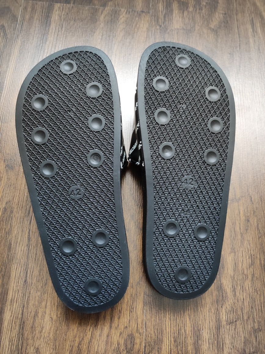 Шльопанці DEFECTED REPEAT PRINT POOL SLIDES фірмові Defected 42 розмір