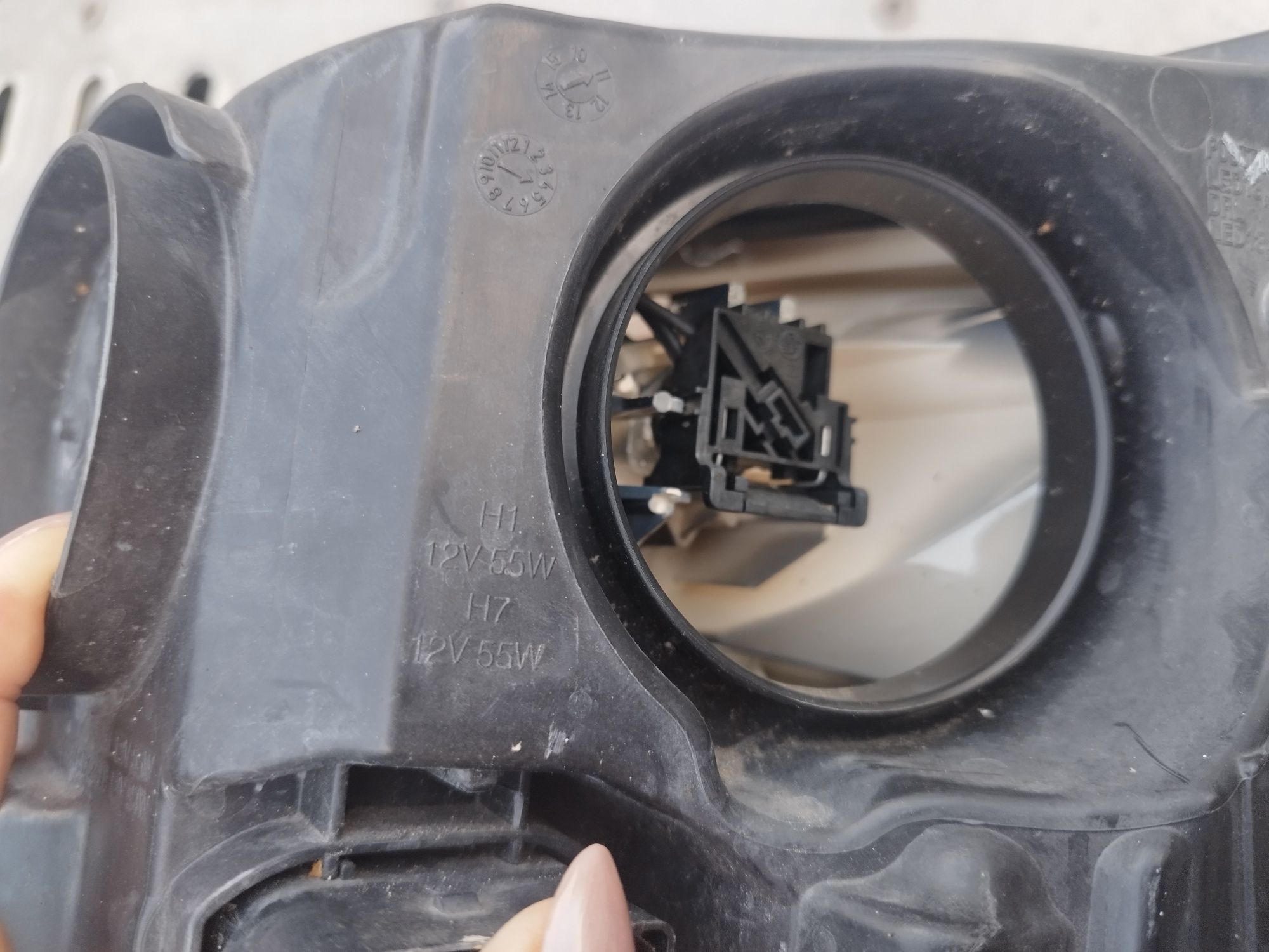 Lampa prawa przód Ford Focus po liftingu