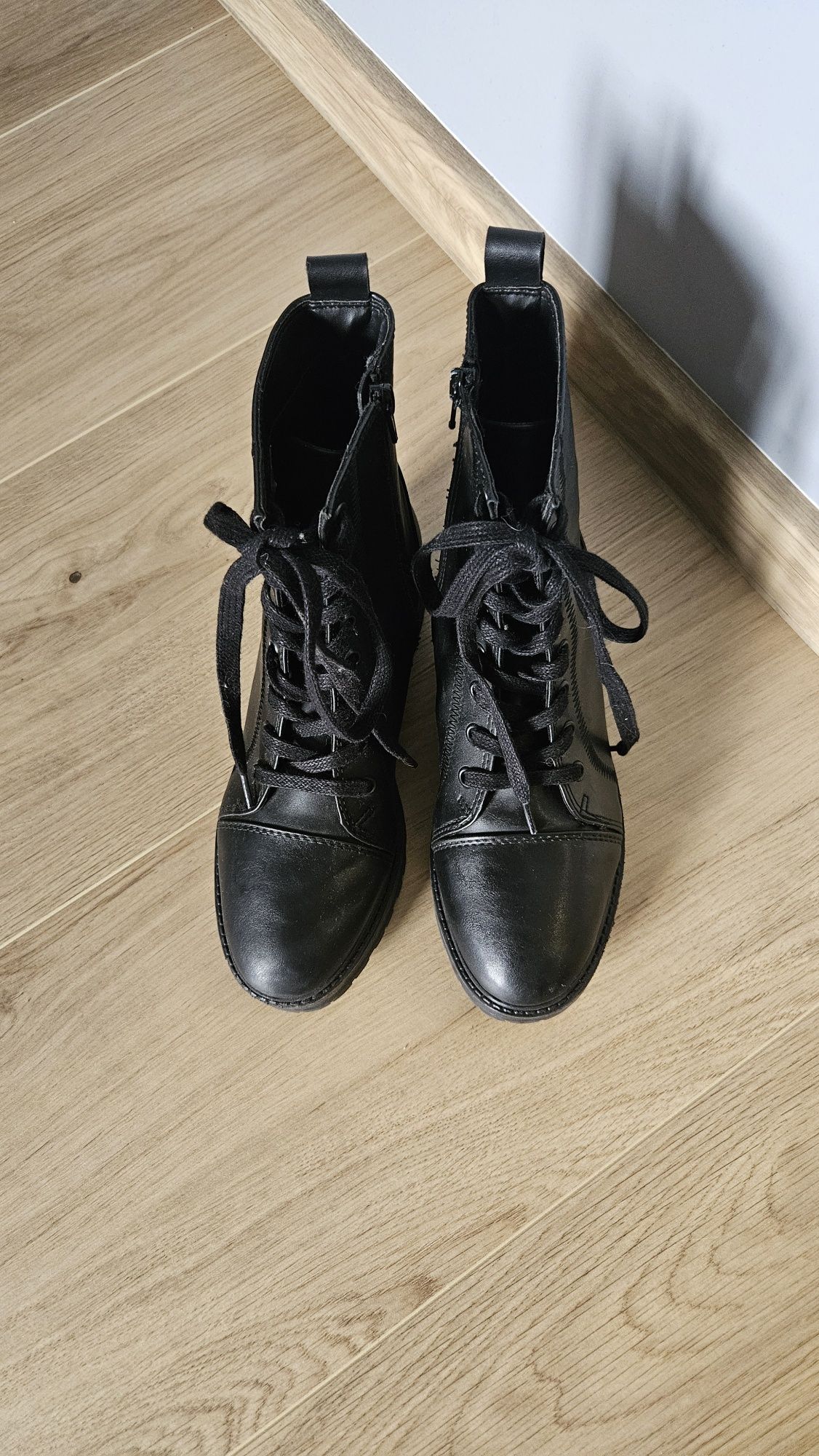 Buty trzewiki damskie czarne wiązane 37