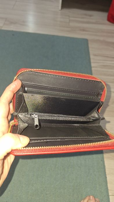 Portfel czerwony na zamek.