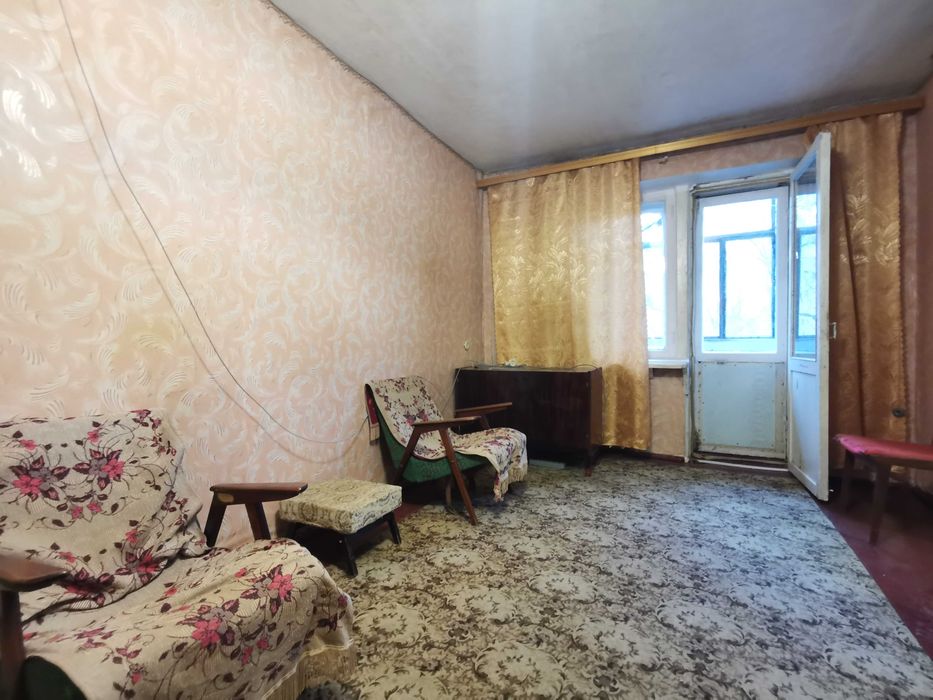 Квартира з трьома кімнатами і підвалом 2 поверх цегляного будинку RD