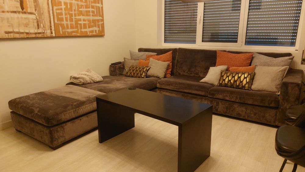 Sofá Cinzento com Chaise e Pouf