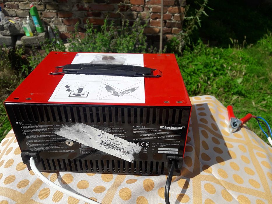 Prostownik do ładowania akumulatorów 12V EINHELL CC-BC 10 E