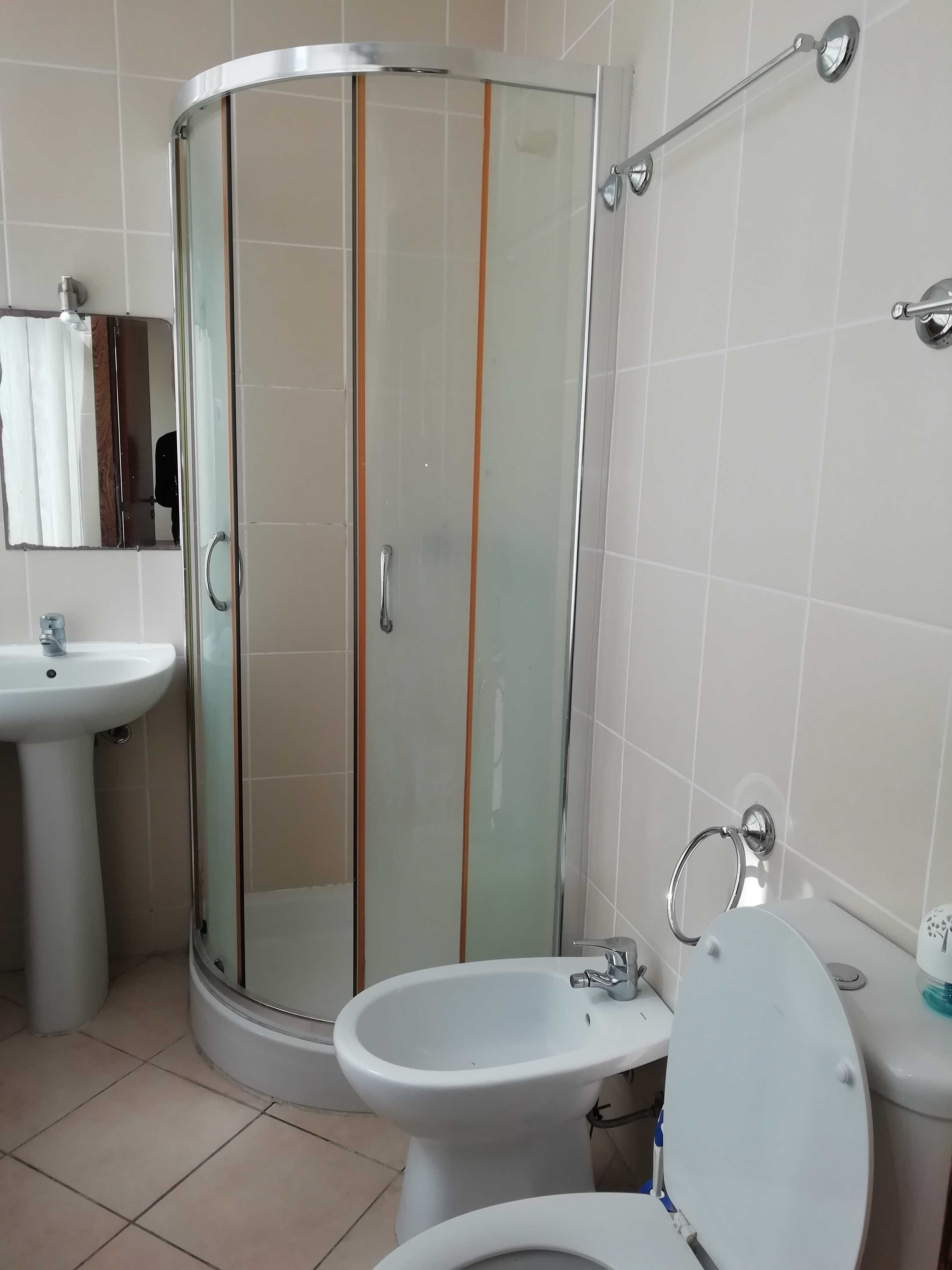 Quarto Suite Centro Leiria para individual / casal
