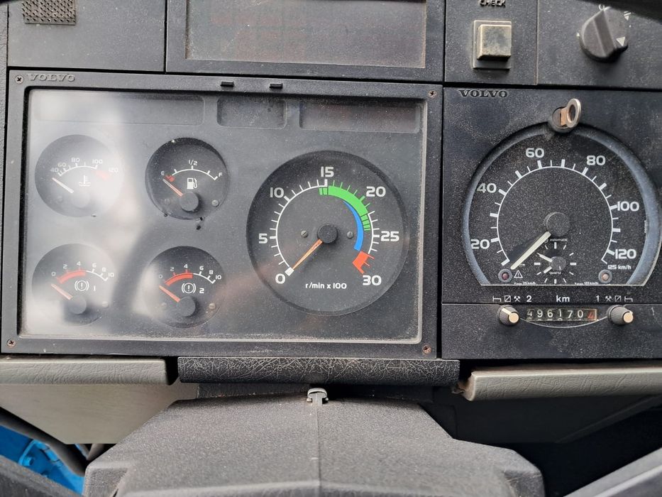 Vendo camião de transporte de cavalos