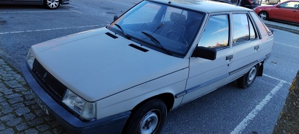 Renault 11 GTL e carro antigo tudo em funcionamento
