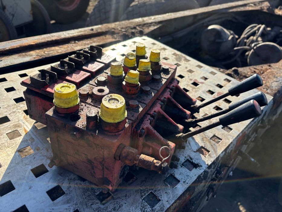 Rozdzielacz hydrauliczny podpór nóg HDS Danfoss 4 sekcyjny cewki