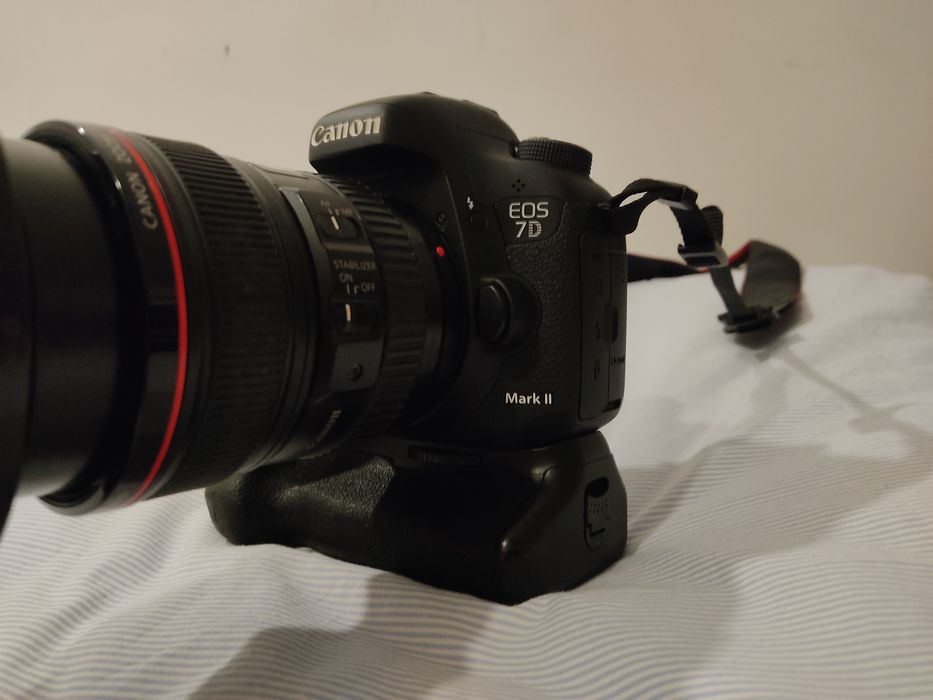 Canon 7D Mark II + 24-105 F/4 + 50 mm F/ 1.8 + Meike Grip