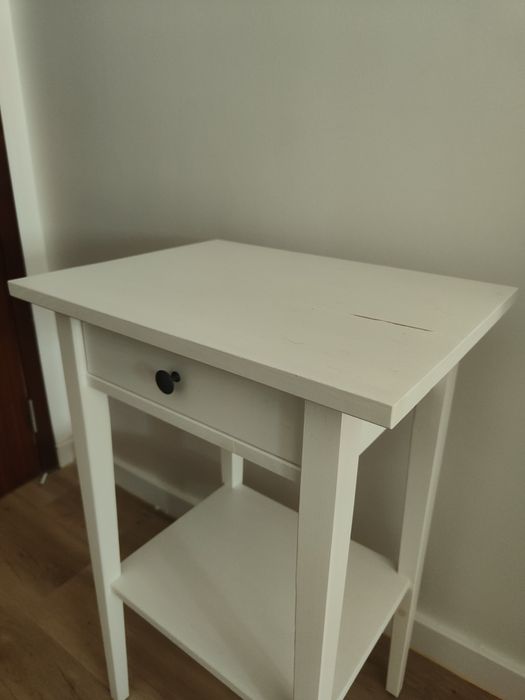 Mesa de Cabeceira HEMNES