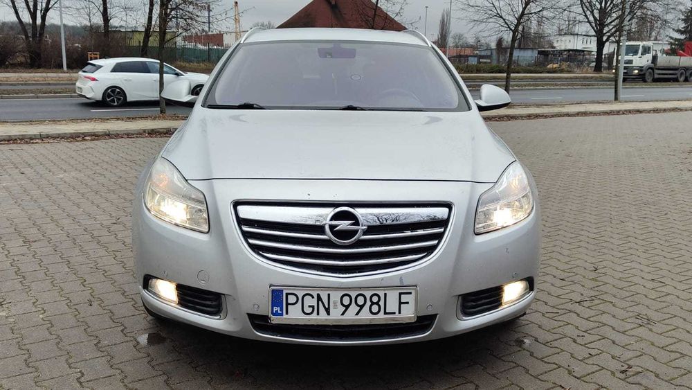 Opel Insignia  2010 r. Srebrny 2.0 TDI
