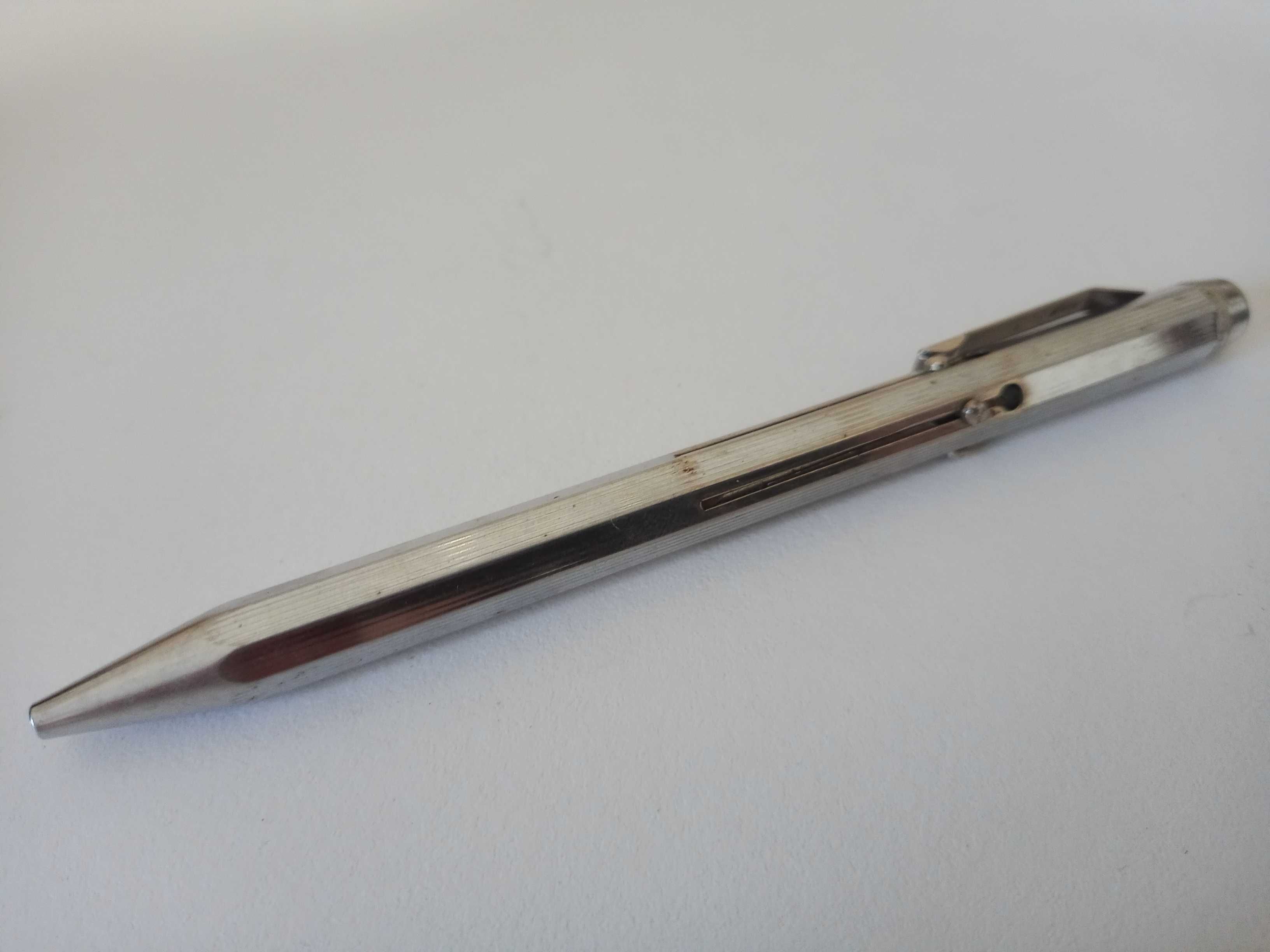 Vendo Caneta linda Prateada, 4 cores, de carga 40€