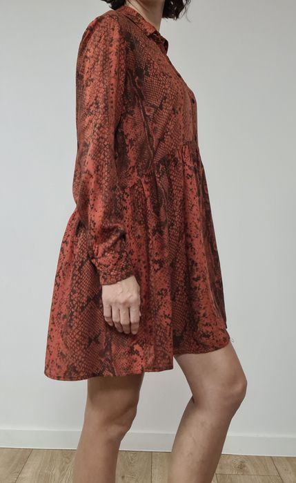 Sukienka jesienne kolory Stradivarius