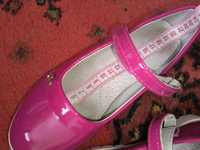 Туфлі рожеві лаковані на дівчинку