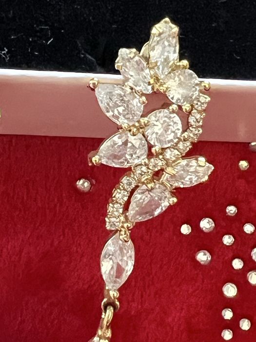 Ślubne kolczyki w kolorze złotym szklane listki