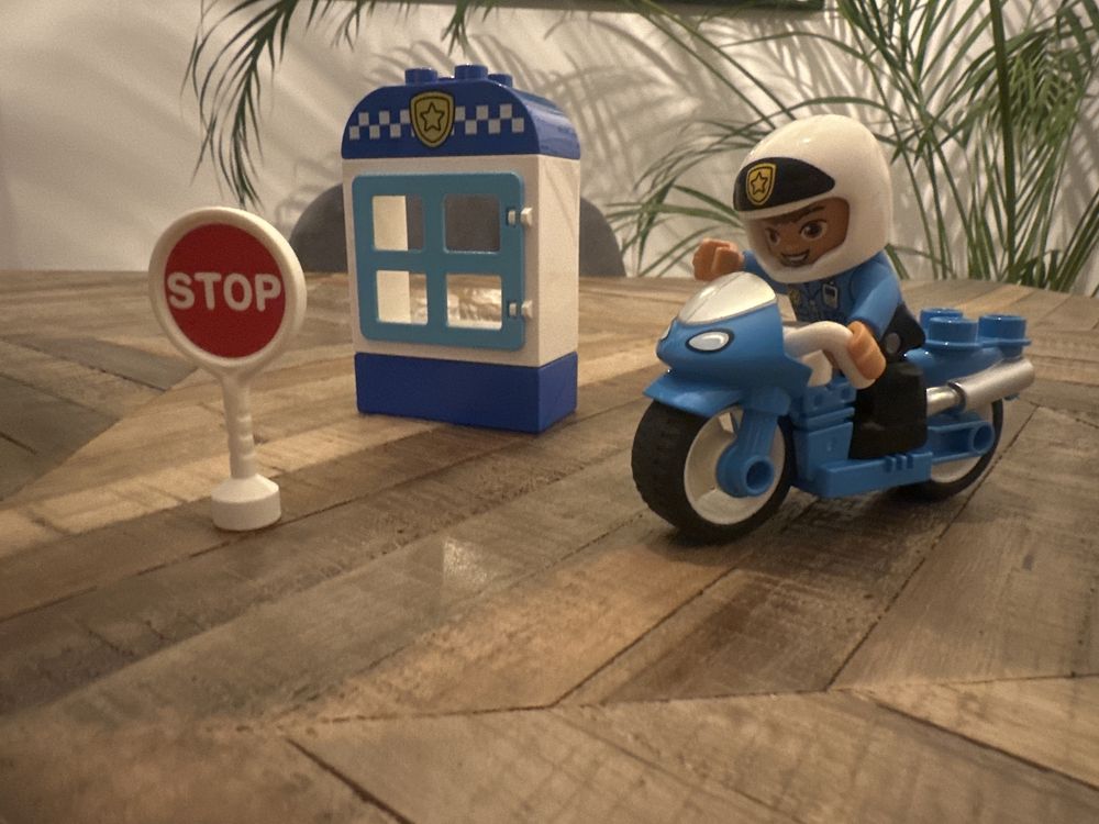 Klocki lego duplo policjant motor