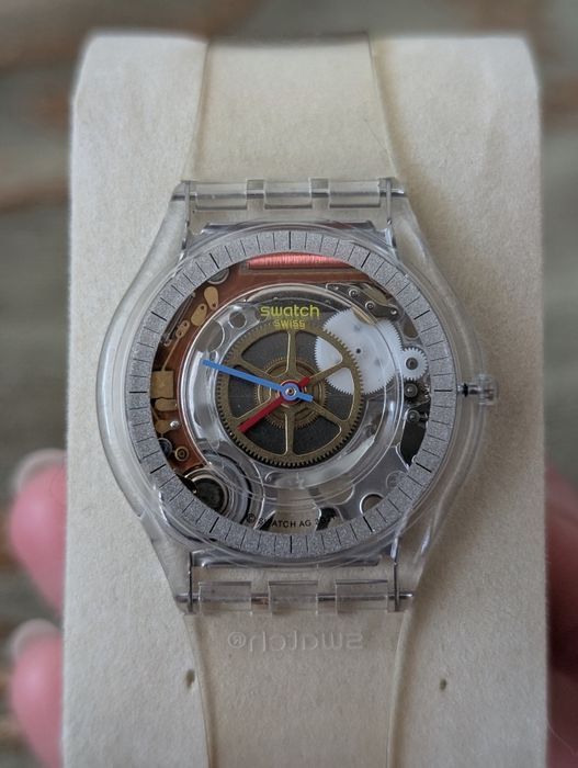 Swatch clearly skin  годинник
