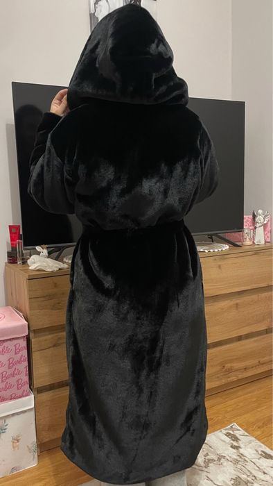 Шуба чорна, нова, пояс в комплекті