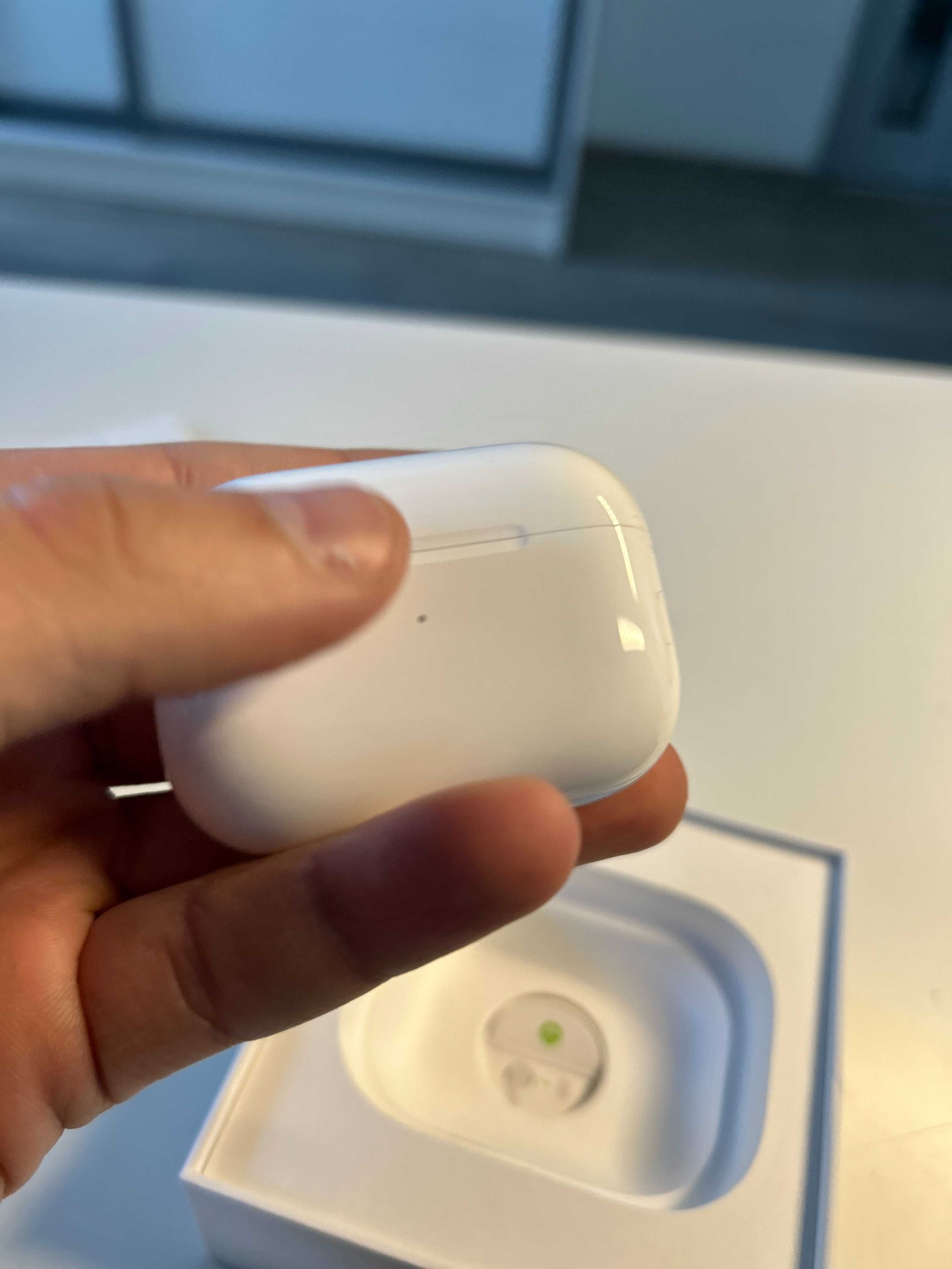 Оригінальні навушники TWS Apple AirPods Pro 2nd generation (MTJV3AM/A)