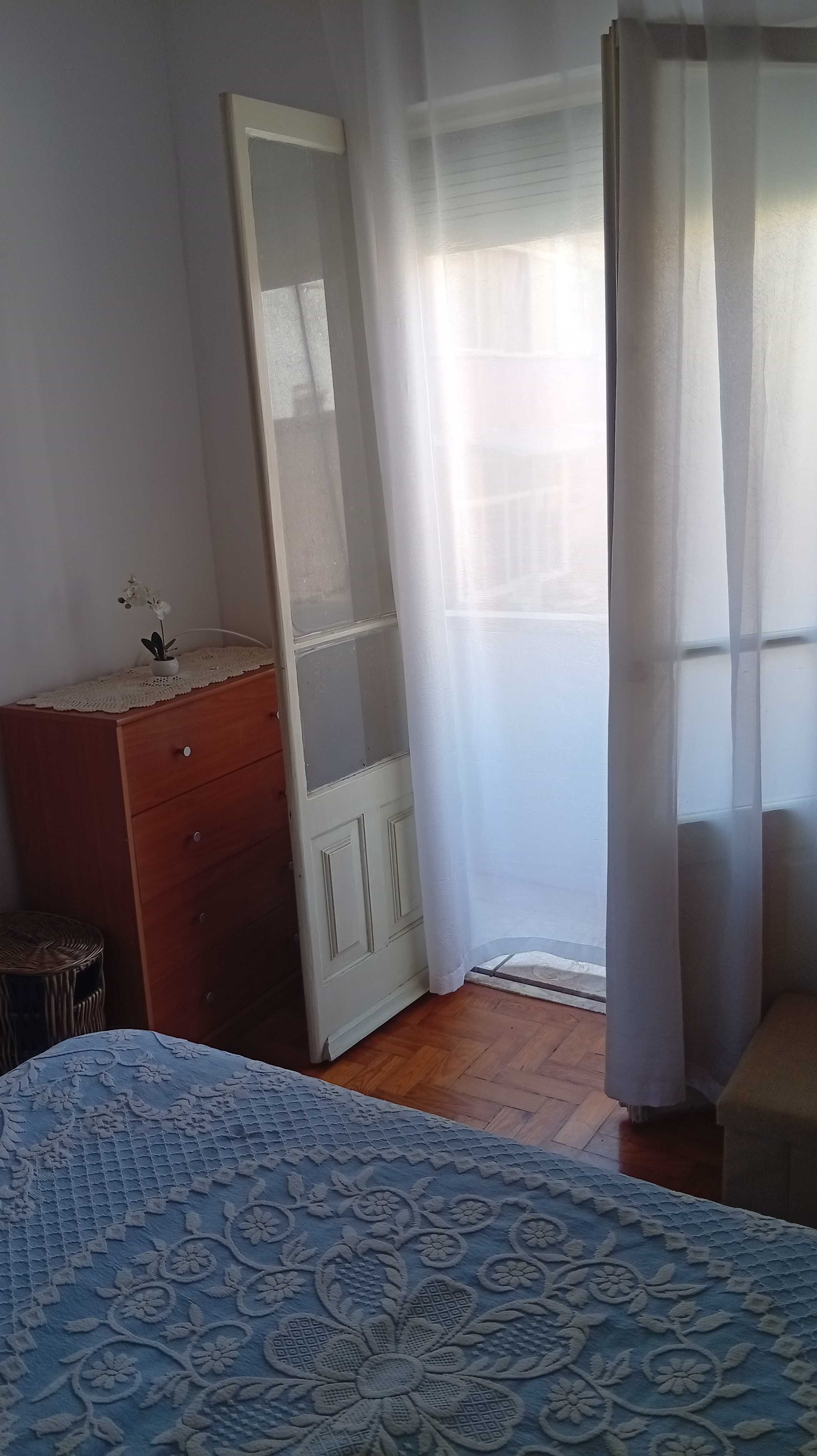 Alugo quarto perto do metro Moscavide ESTUDANTES (Só senhoras)