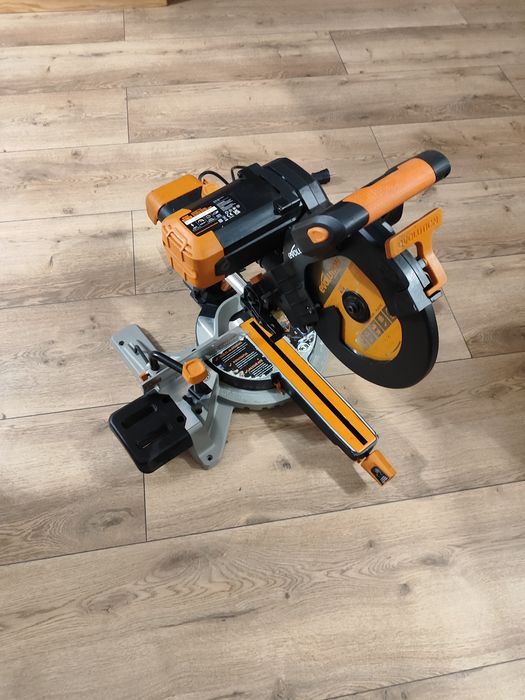 Piła ukosowa z posuwem Evolution 2000w, tarcza 255mm